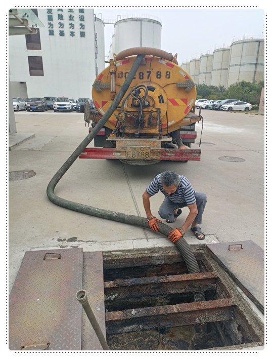 南城街道隔油池清掏