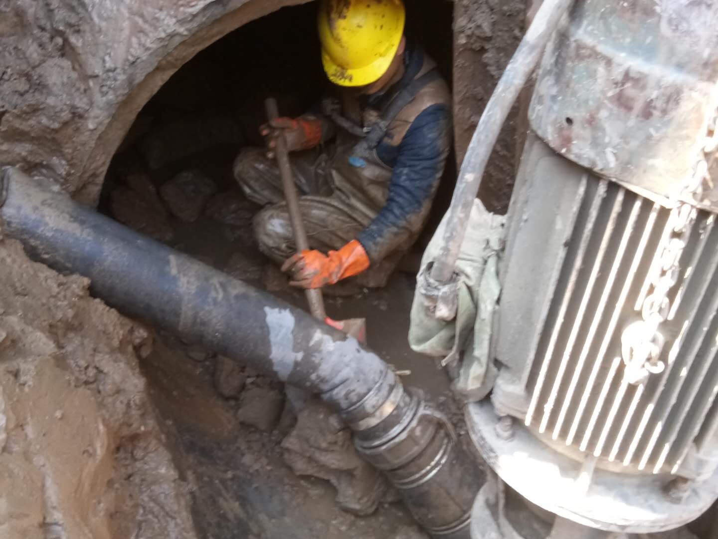 南城街道管道清淤