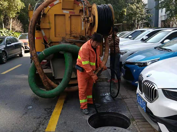 南城街道排污管道清淤