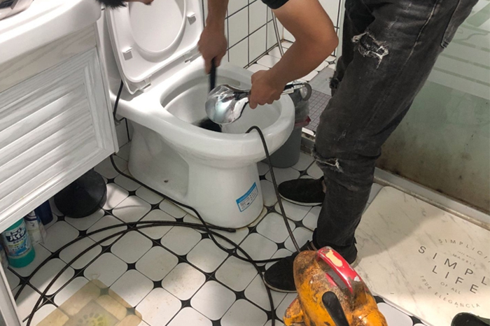 南城街道马桶堵塞自己疏通还是找师傅？专业上门服务让你省时更省心